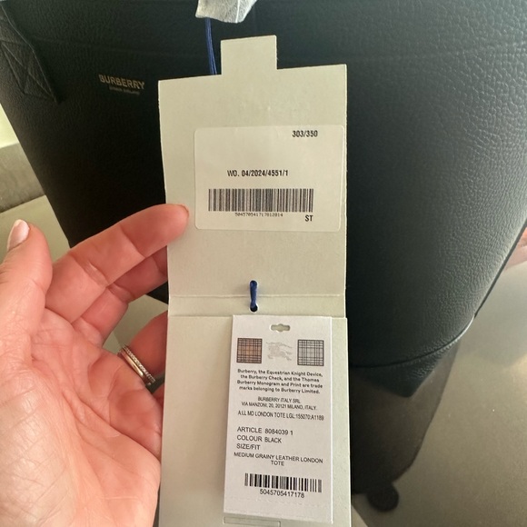 Burberry Grainy London Black Leather Handbag - Picture 6 of 6